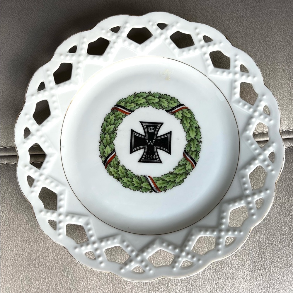 WW 1 Porcelain Plate c IRON CROSS & Green Wreath Design